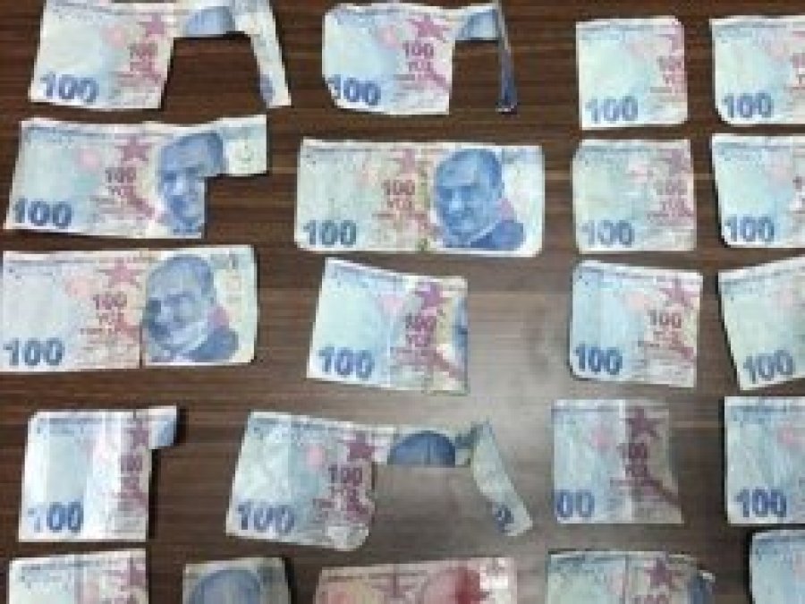 ATM'lere sahte para yatırıp bankaları dolandırmışlar