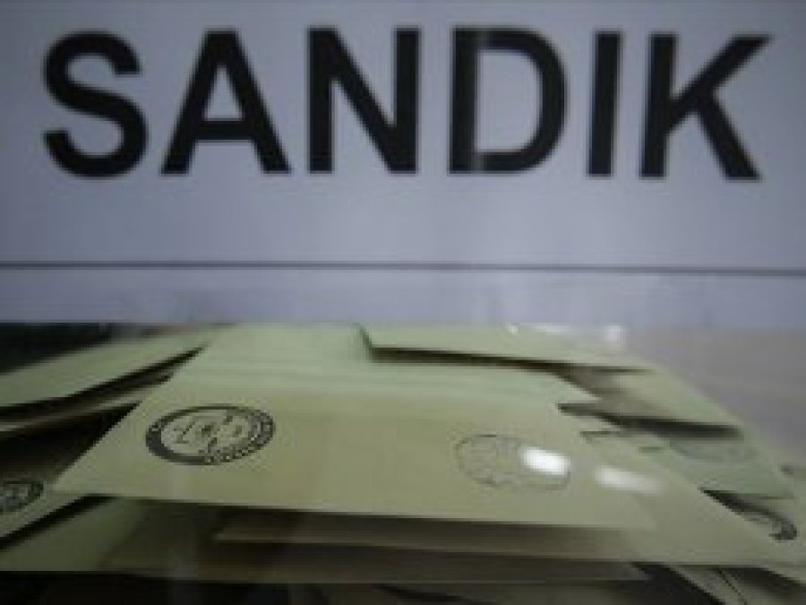 Yenilenen İstanbul seçimlerinde oy verme işlemi başladı