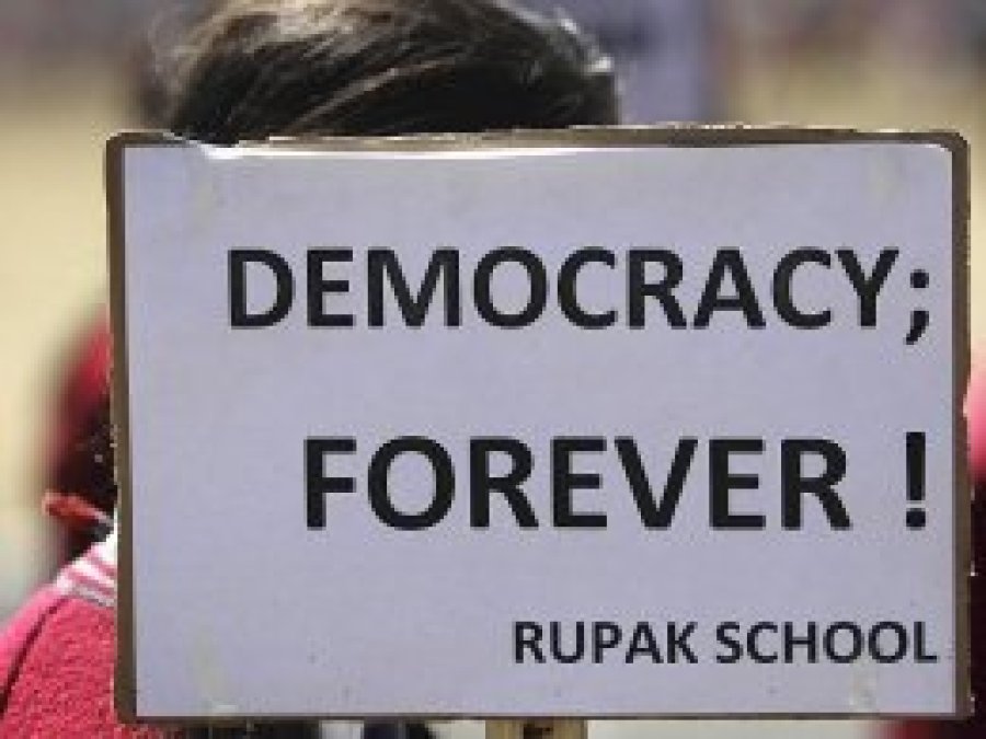 Dünya nüfusunun yarısı kendi ülkesinin demokratik olmadığını düşünüyor