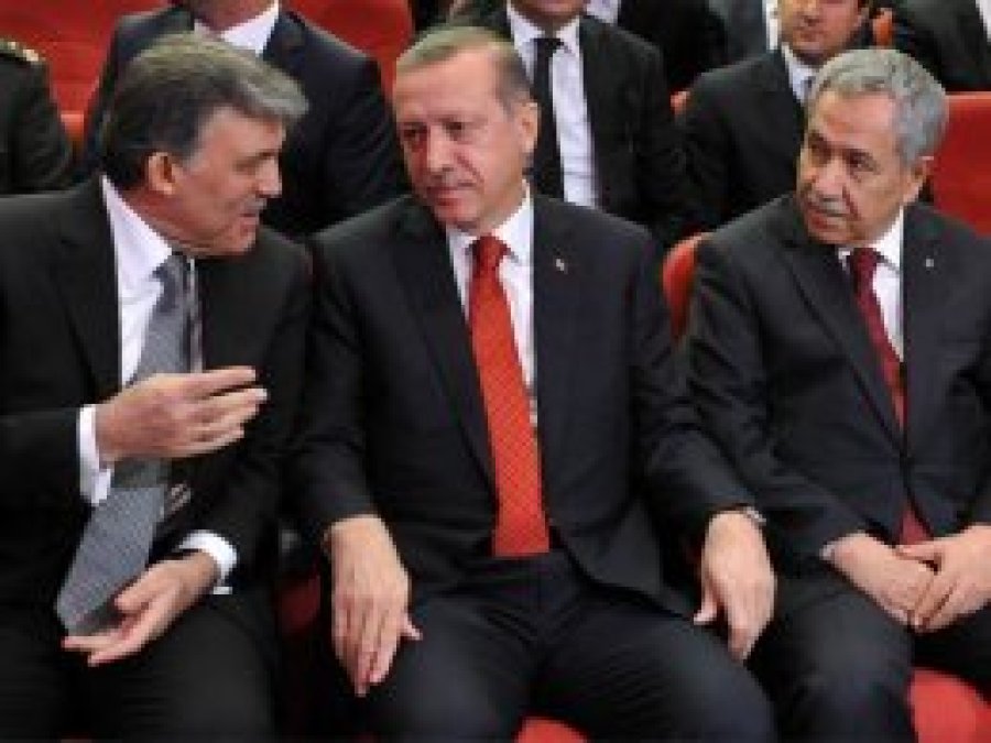  Erkan Mumcu: Gül ve Arınç, Erdoğan'a kumpas kurdu