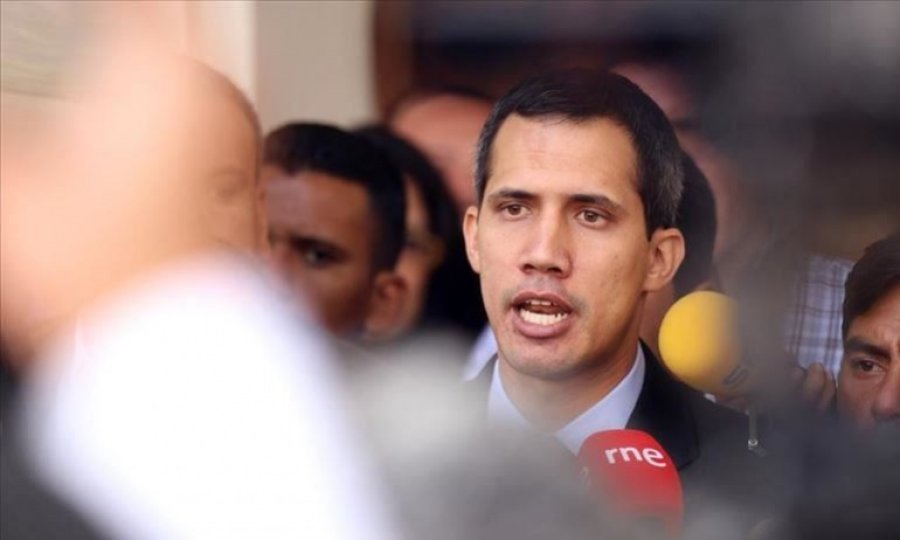 Guaido fotoğraf çekildiği yasa dışı örgüt liderlerini tanımadığını savundu