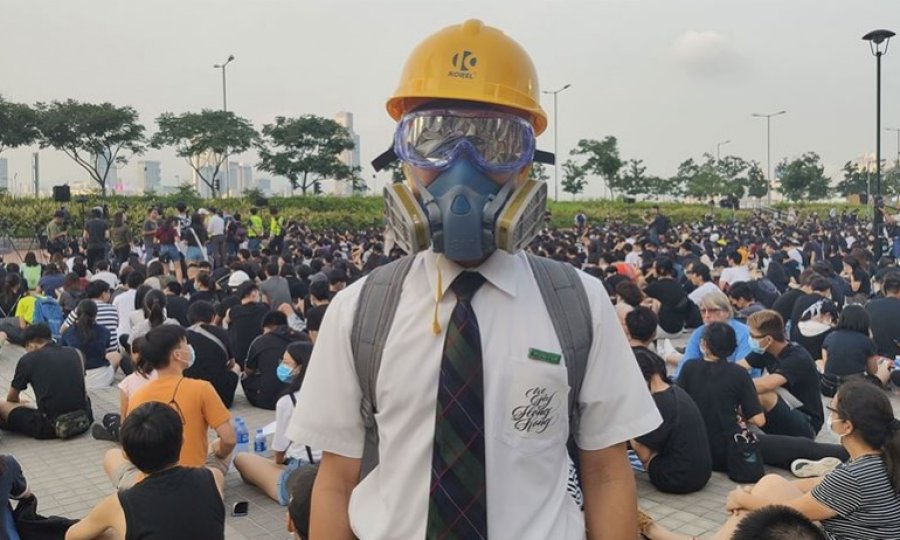 Hong Kong'da protestocu öğrenciler derslere girmedi
