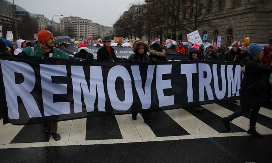 ABD'de Trump karşıtı binlerce kadın yürüdü