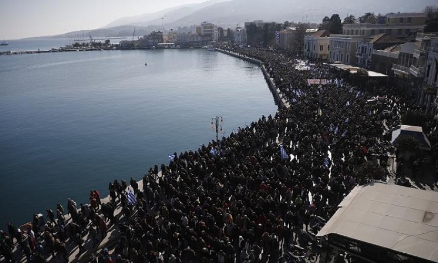Yunan adalarında 'göçmen krizi' protestosu: 10 bin kişi yürüdü 