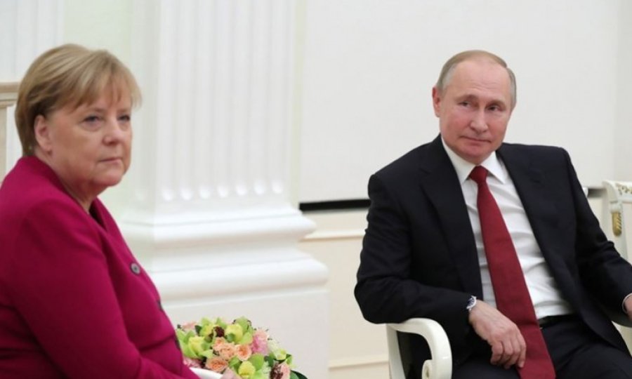 Putin ve Merkel Libya krizini görüştü