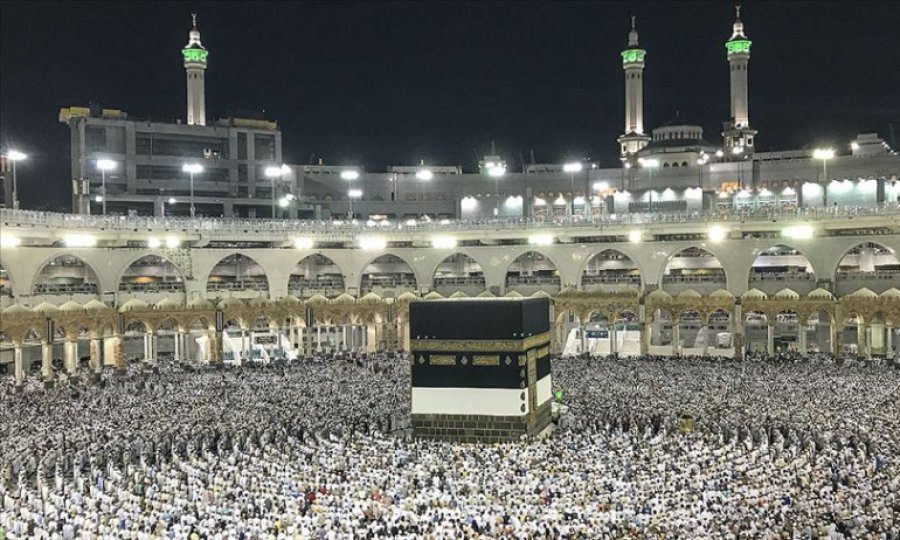 6 ay sonra Suudi Arabistan'da umre ziyaretleri yeniden başladı