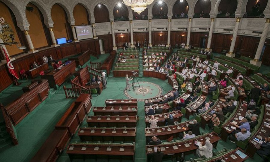 Tunus Meclisi'nde 18 milletvekilinde Kovid-19 tespit edildi
