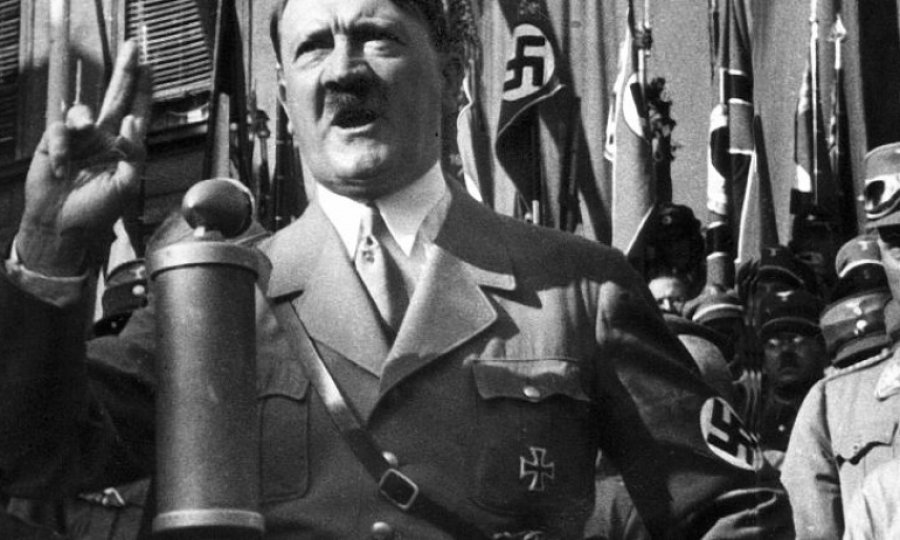 Hitler'in yazdığı konuşma notları açık artırmada satıldı