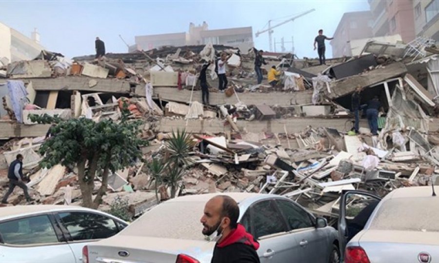 İzmir'de 6.6 büyüklüğünde şiddetli deprem