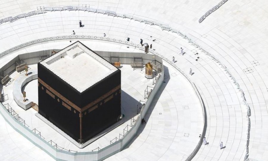 Yurt dışından ilk umre kafilesi 8 ay aradan sonra Suudi Arabistan'a ulaştı