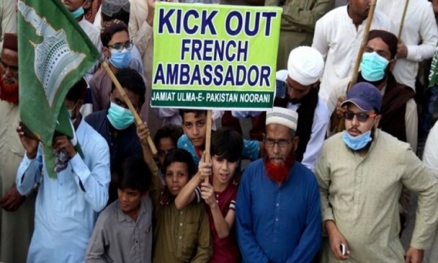  Pakistan Fransa Büyükeçisi'ni sınır dışı edebilir