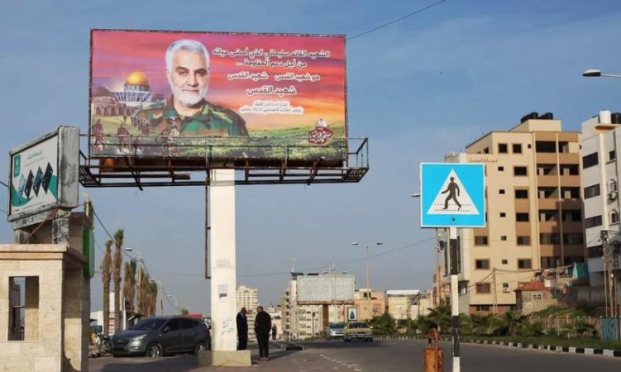 Gazze'de Şehit Serdar Kasım Süleymani posterleri asıldı