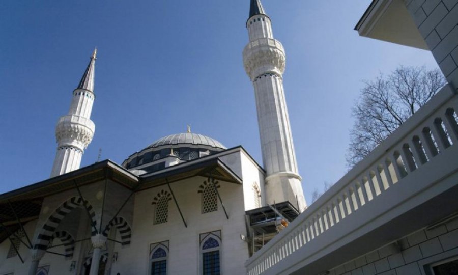 Almanya'da Müslüman kuruluşlar camilerin daha iyi korunmasını istedi