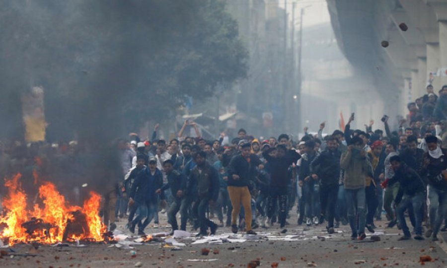 Yeni Delhi'de vatandaşlık yasasına karşı protestolarda 5 günde 37 sivil hayatını kaybetti