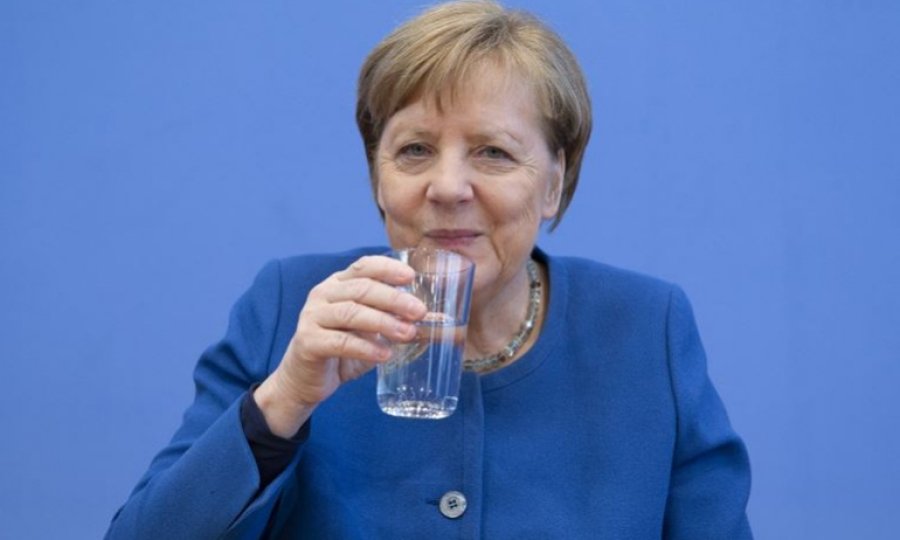 Almanya Başbakanı Merkel'e yapılan Kovid-19 testi negatif çıktı
