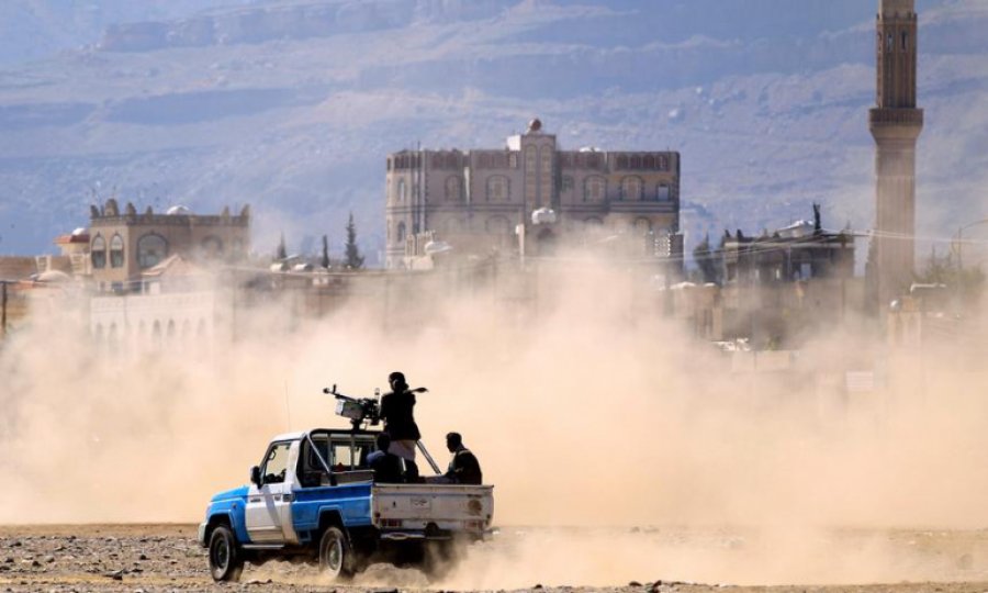Suudi Arabistan liderliğindeki Koalisyon'dan Yemen'e hava saldırısı