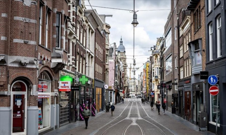 Hollanda'da Kovid-19 vaka sayısı 15 bini aştı