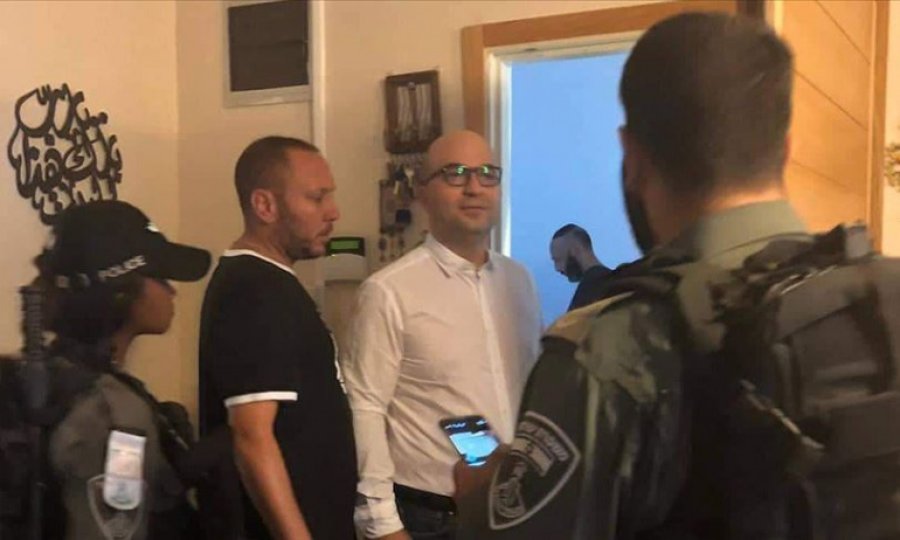 Siyonist İsrail güçleri Filistinli Bakanı evine baskın düzenleyerek gözaltına aldı