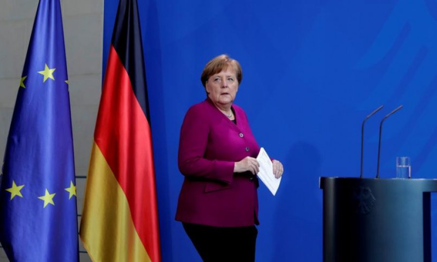 Merkel: Aşı bulunana kadar virüsle yaşayacağız