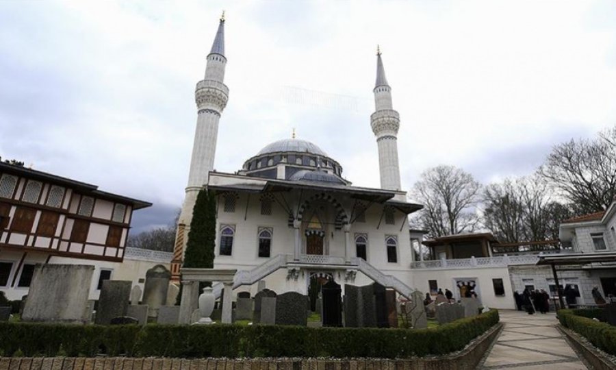 Almanya'da camilerin mayısta açılması gündemde