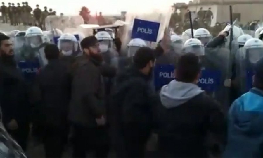 Türkiye Polisi İlk Kez İdlib'deki Protestoculara Müdahale Etti İddiası