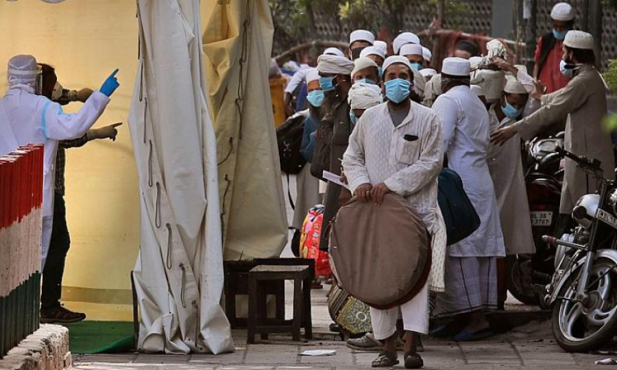 Hindistan'da Müslümanlar Covid-19'u yaymakla suçlanıyor