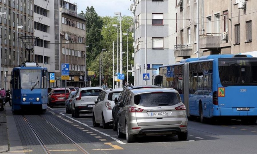  Avrupa ülkeleri salgına karşı tedbirleri kademeli olarak kaldırmaya devam ediyor