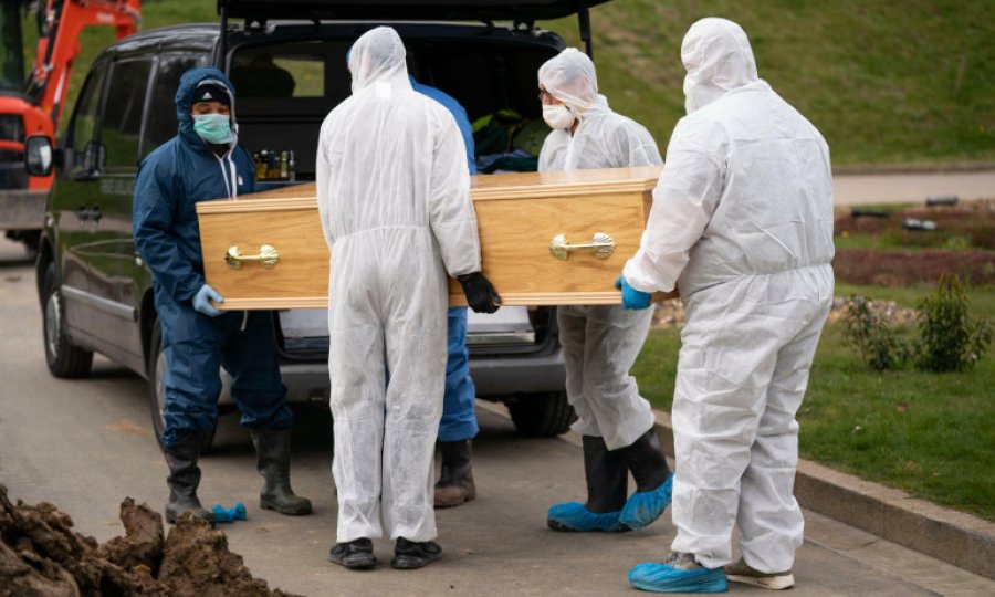İngiltere'de Kovid-19 kaynaklı ölüm riski siyahilerde 4 kat daha fazla