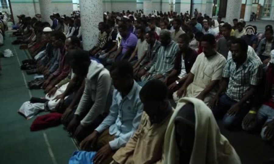 Kenyalılar teravih için gizlice Somali'ye geçiyor