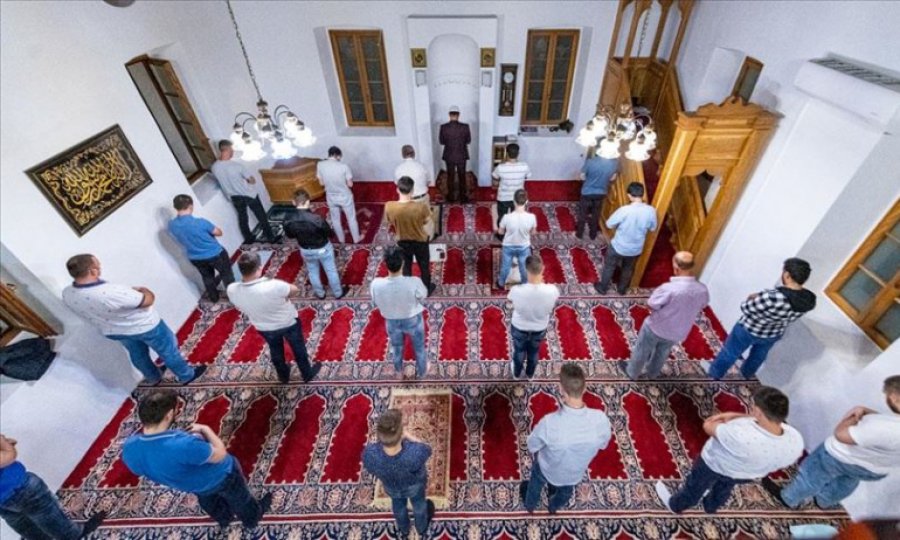 Balkanlar'da Kadir Gecesi dualarla idrak edildi