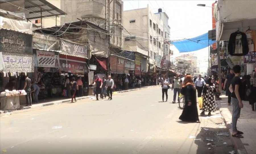 Gazze'de koronavirüs Ramazan Bayramı ihtiyaçlarının karşılandığı çarşıları da vurdu