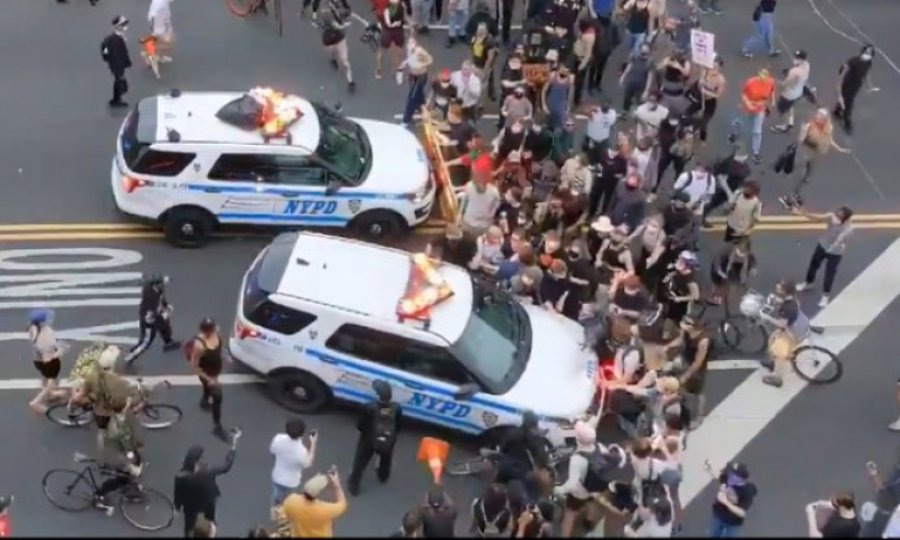 ABD'den polis şiddeti manzaraları: New York'ta eylemcilerin üzerine araç sürüldü