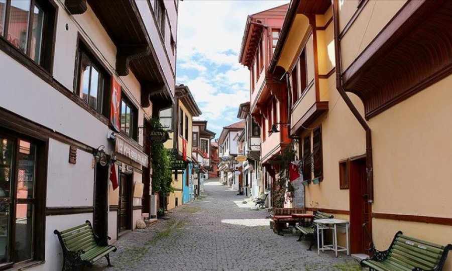 Ramazan Bayramı'nın ikinci gününde sokaklar boş