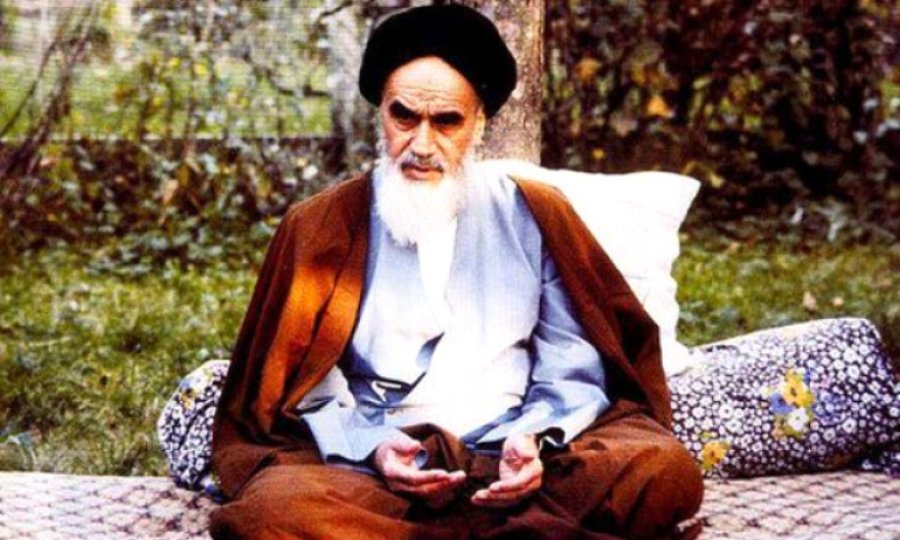 İmam Humeyni, Emperyalizmle Mücadele ve Uyanışın Bayraktarıdır