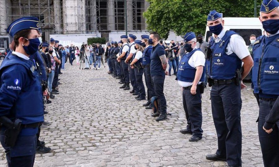 Belçika polisinden 'ırkçılık' suçlamalarına karşı protesto