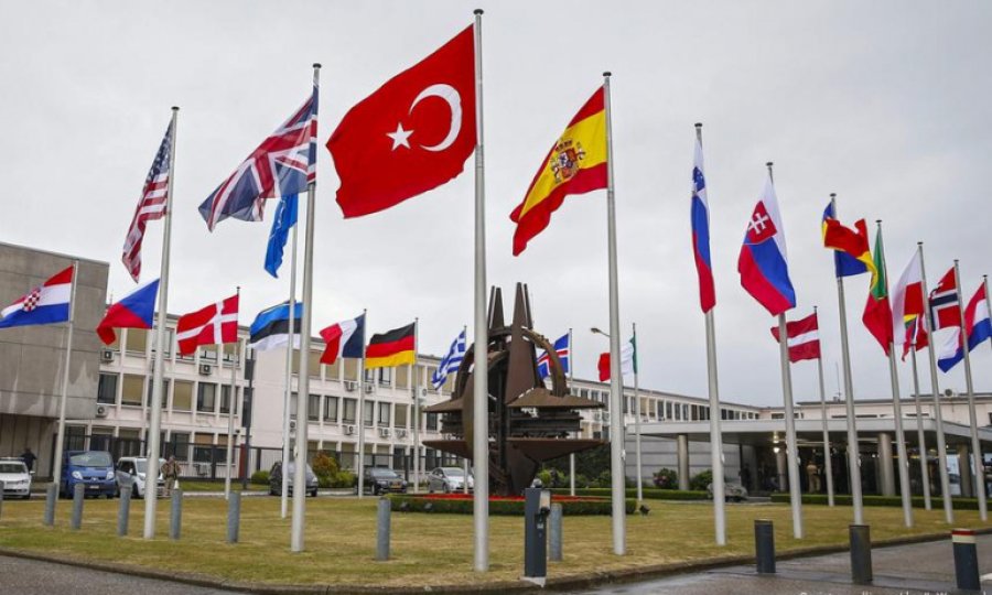 NATO çalkalanıyor