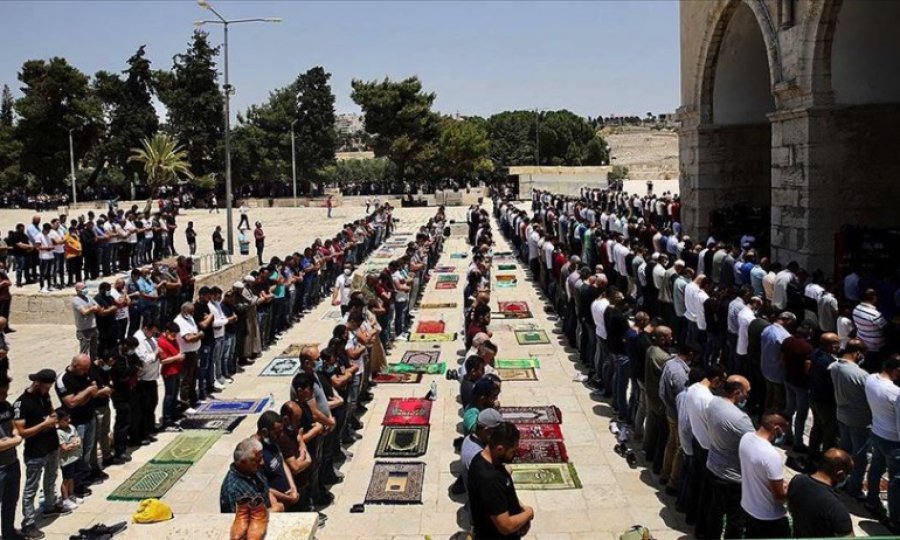 Filistin'de Kovid-19 vakalarındaki artış nedeniyle cuma namazı yeniden askıya alındı