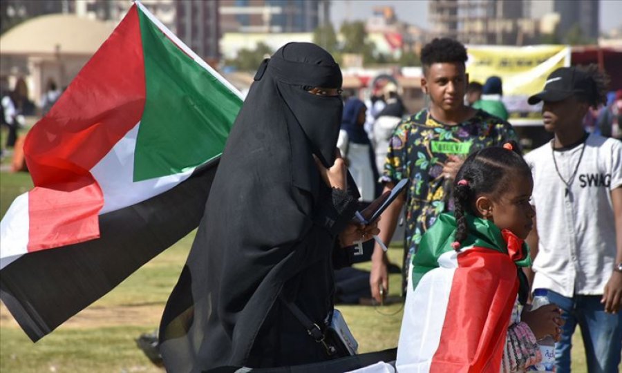 Sudan'da binlerce eylemci 'devrimin gidişatının düzeltilmesi' talebiyle sokaklara indi