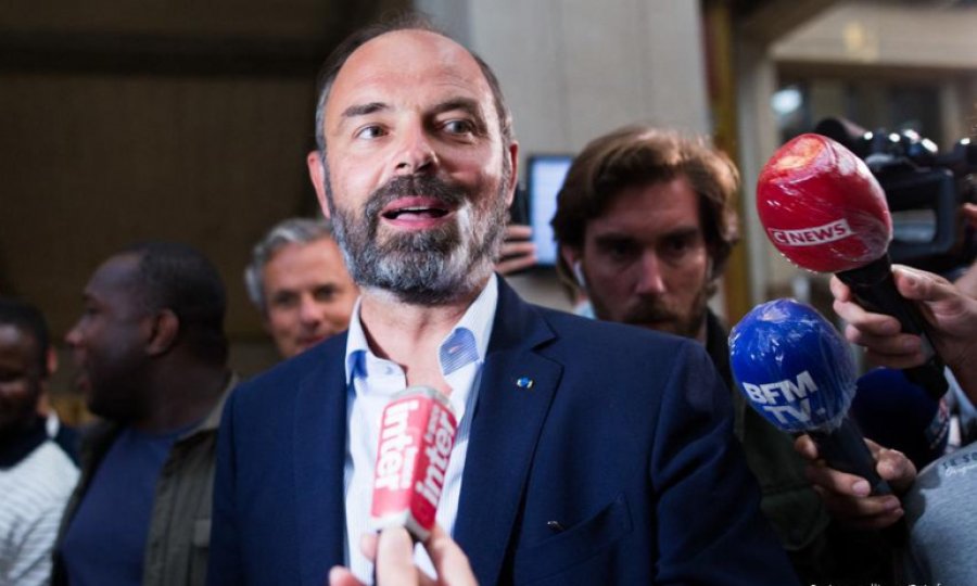 Fransa’da hükümet istifa etti