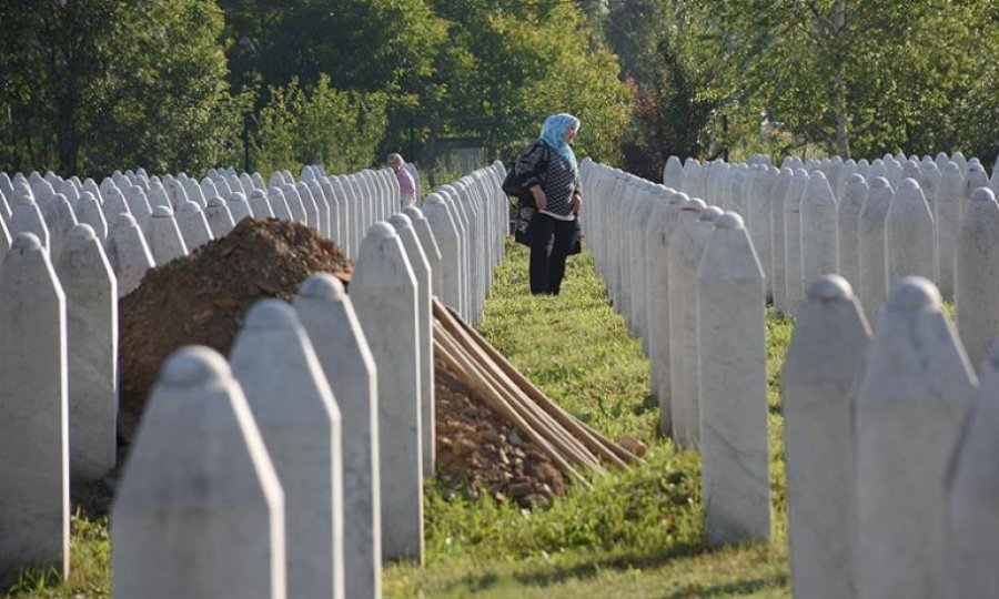 Srebrenitsa Soykırımı'nın 9 kurbanı daha toprağa verildi
