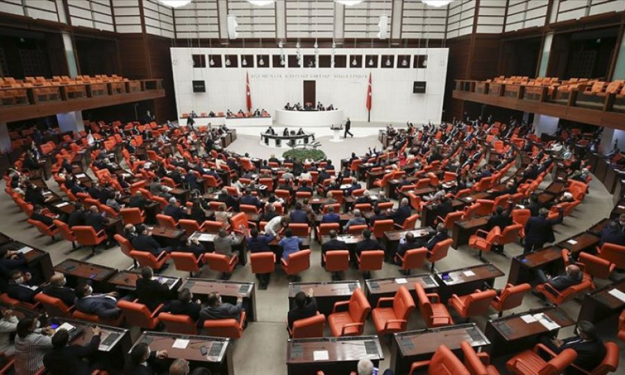 Tartışmalarla gündemden düşmeyen Avukatlık Kanunu yasalaştı