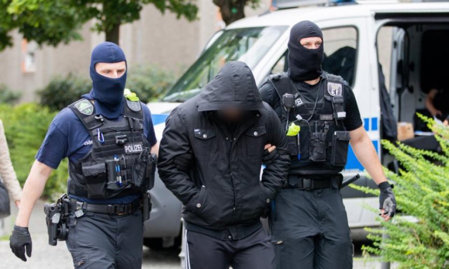 Berlin’de "Radikal" gruba polis baskını