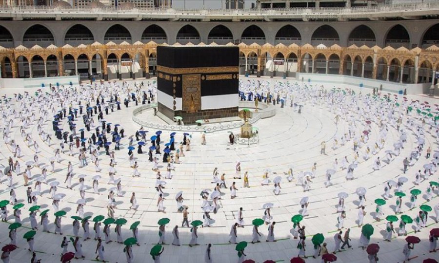 Kabe'nin örtüsü 'Kisve-i Şerif' değiştirildi