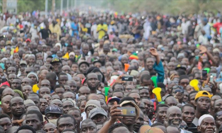Mali'de binlerce kişi muhalefetin çağrısıyla meydanları doldurdu