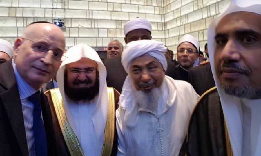 Kabe imamı olmak Siyonist olmaya engel değil!