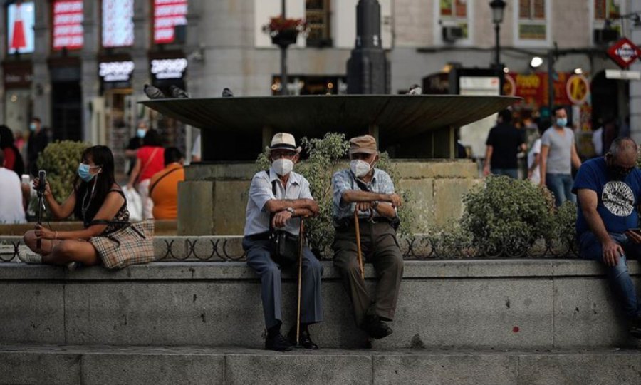İspanya, son 24 saatte Kovid-19 vakalarında 12 bin 272 artış açıkladı