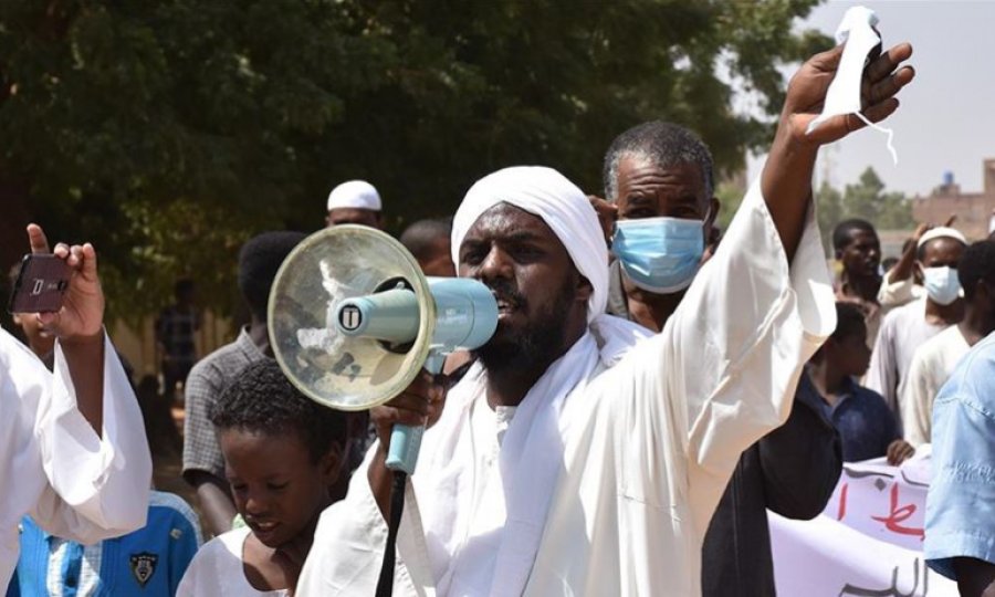 Sudan'da İsrail ile normalleşme ve dini konulardaki reformlar protesto edildi