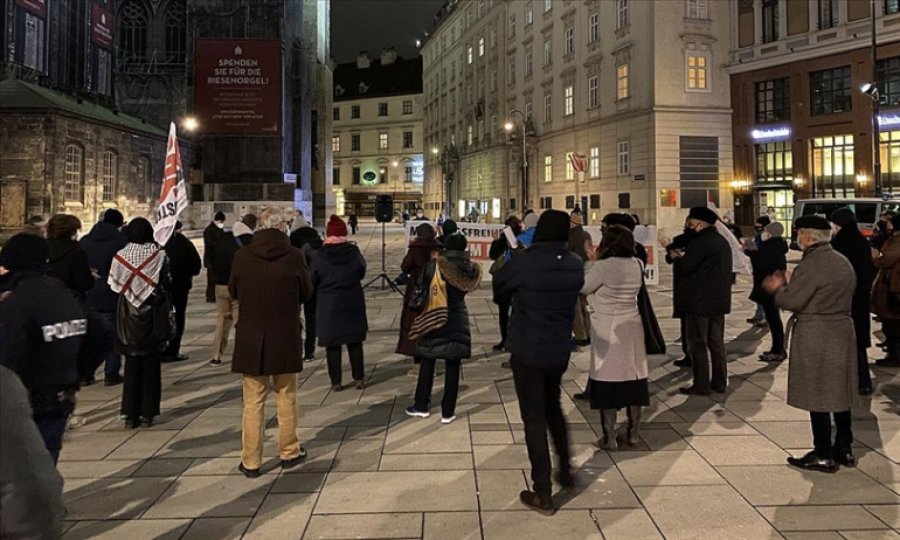 Avusturya’da Müslümanların haklarını kısıtlayacağı düşünülen yasa tasarısına protesto