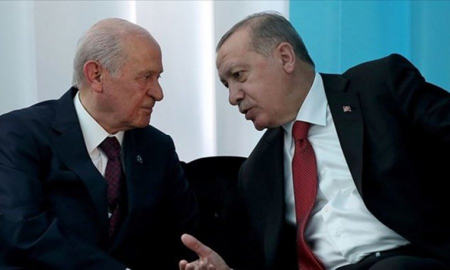 'Cumhur İttifakı'nda kimlik sorunu baş göstermiş görünüyor'