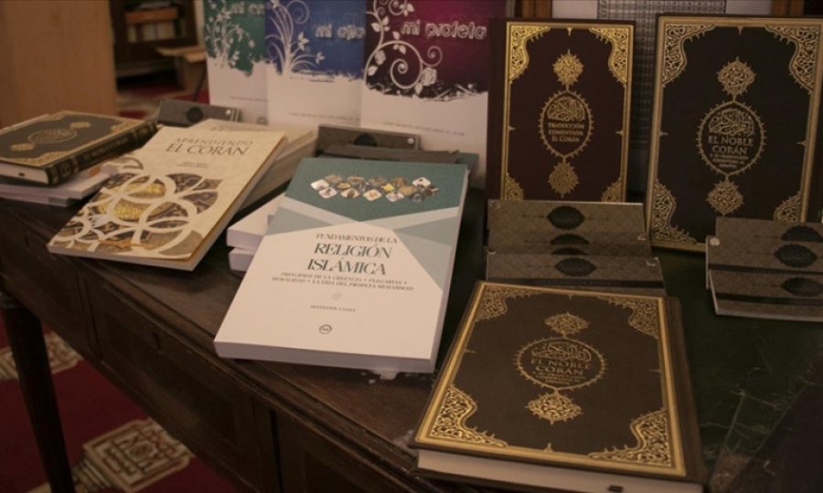 Diyanet'ten Arjantin'deki Müslümanların İslam'ı öğrenmeleri için İspanyolca kitap desteği